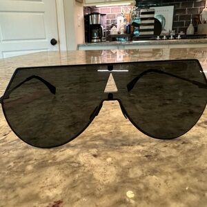 Brand New! Fendi Women’s Shield Aviator Sunglasses Matte Black FF 0193